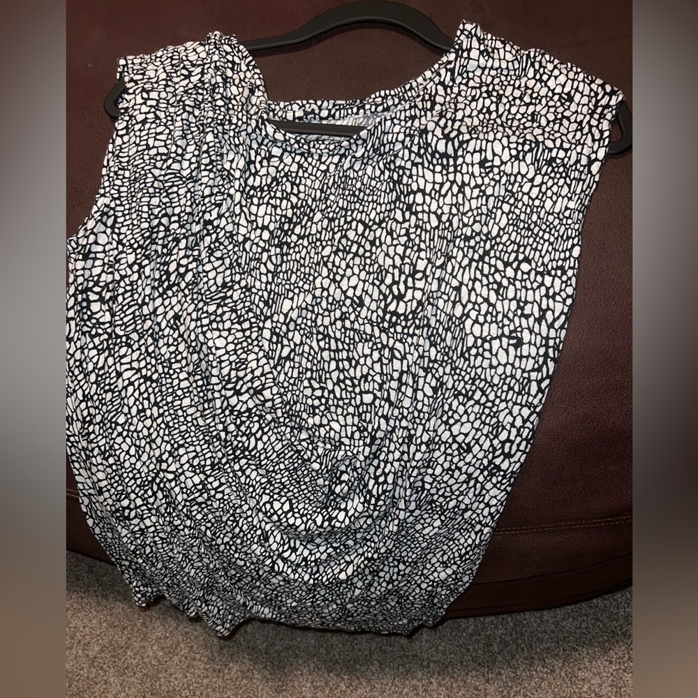 Sleeveless Apt 9 blouse